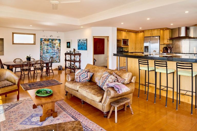 Photo of property in 76 The Crescent, Roseneath, Wellington, 6011