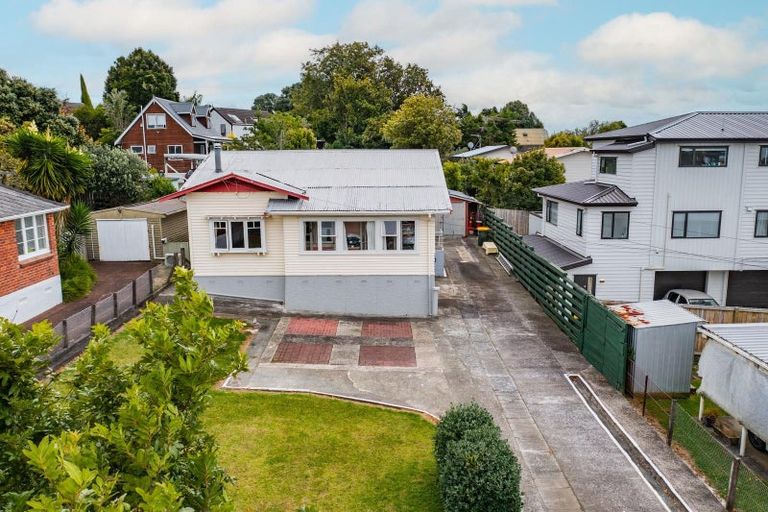 Photo of property in 41 Hutchinson Avenue, New Lynn, Auckland, 0600