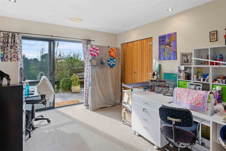 Photo of property in 18 Paetawa Road, Peka Peka, Waikanae, 5391