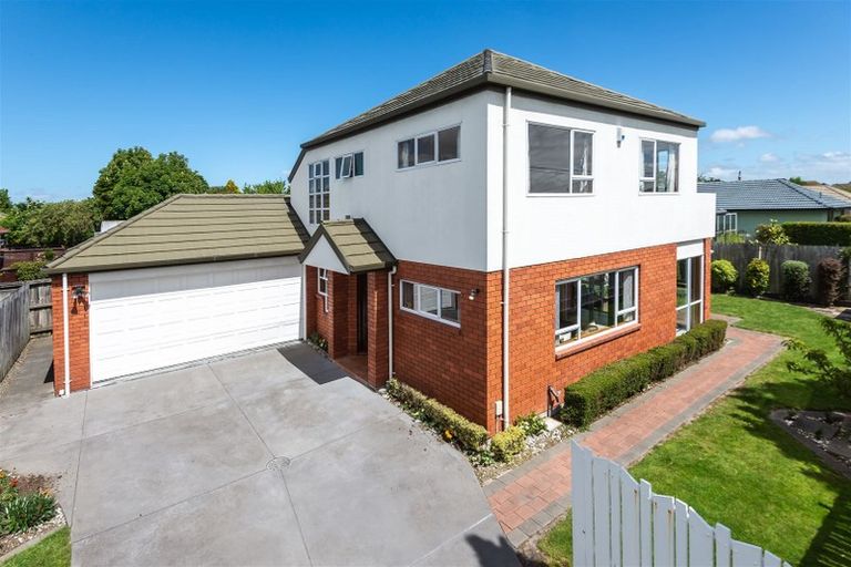 Photo of property in 33 Coniston Avenue, Ilam, Christchurch, 8041