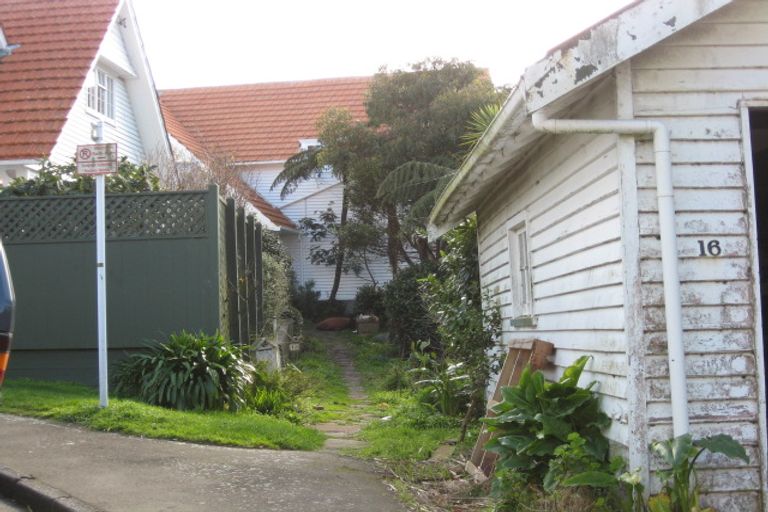 Photo of property in 16 Grove Road, Kelburn, Wellington, 6012