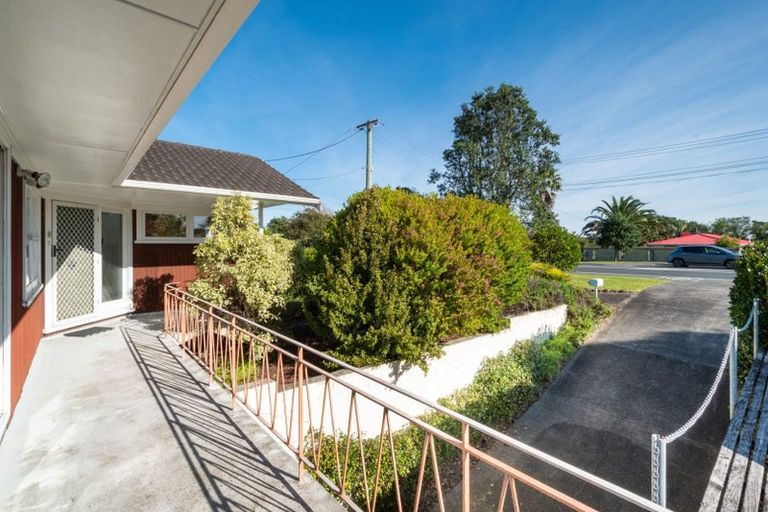 Photo of property in 417 Don Buck Road, Massey, Auckland, 0614