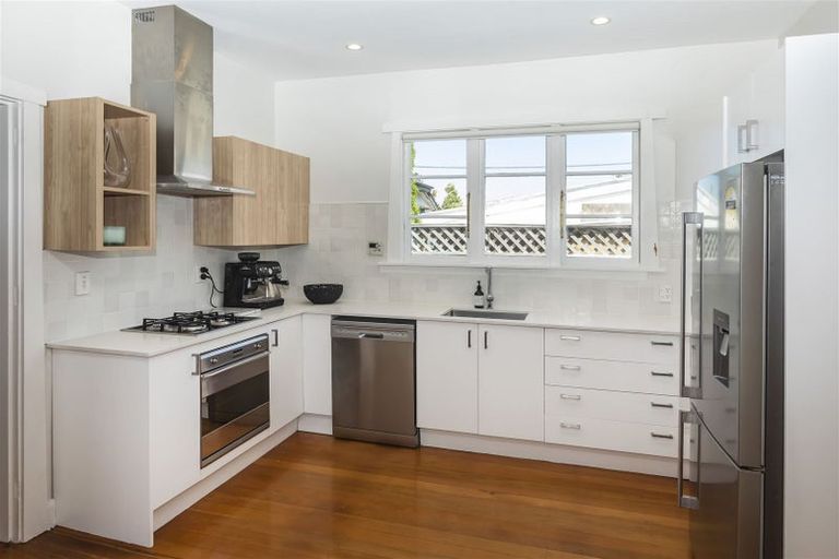 Photo of property in 1/155 Weston Road, St Albans, Christchurch, 8052