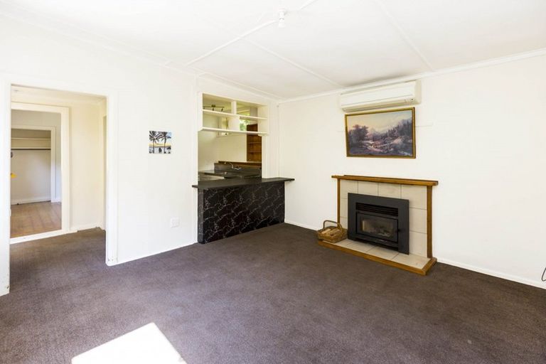 Photo of property in 126 Pinehaven Road, Pinehaven, Upper Hutt, 5019