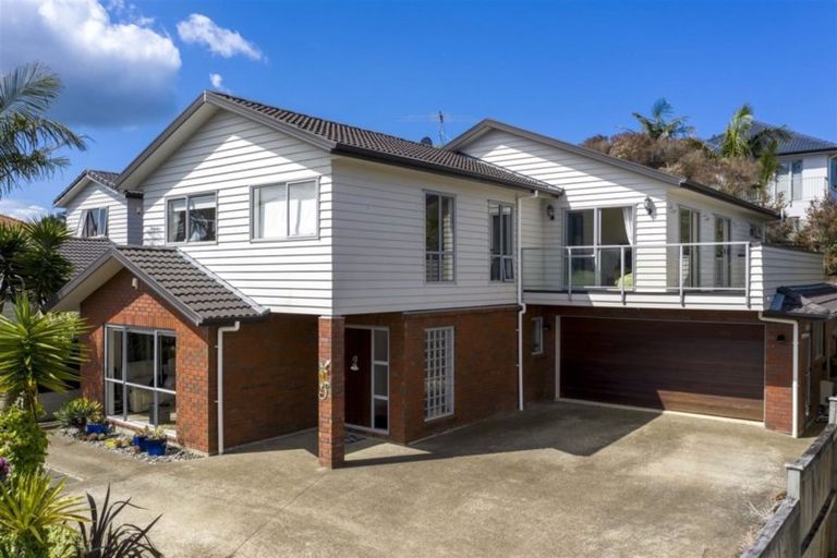 Photo of property in 14 Mulu Place, Fairview Heights, Auckland, 0632