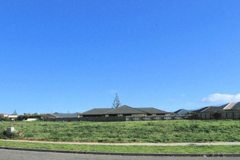 Photo of property in 4 Pharazyn Avenue, Waikanae Beach, Waikanae, 5036