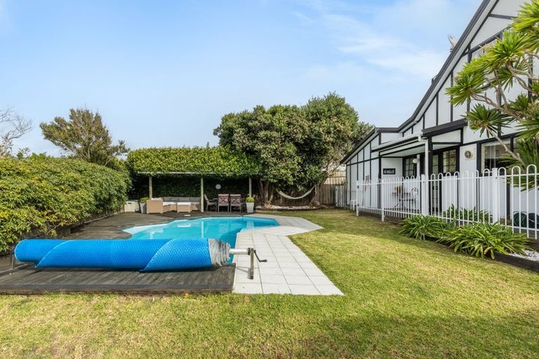 Photo of property in 129 Seaview Road, Paraparaumu Beach, Paraparaumu, 5032