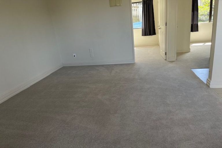 Photo of property in 35 Ballymore Drive, Pinehill, Auckland, 0632