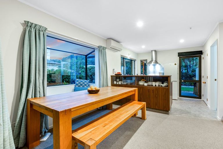 Photo of property in 105 Marine Parade, Eastbourne, Lower Hutt, 5013