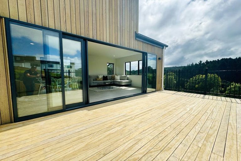 Photo of property in 27 Kotuitui Drive, Wainui, 0992