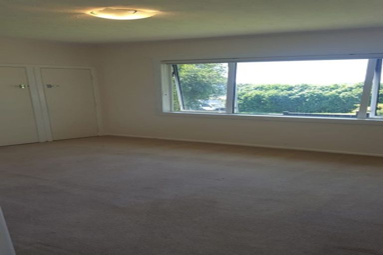 Photo of property in 2/130 Rangatira Road, Beach Haven, Auckland, 0626