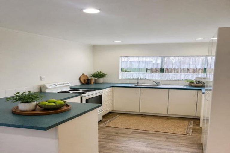Photo of property in 1/8 Holman Road, Te Atatu Peninsula, Auckland, 0610