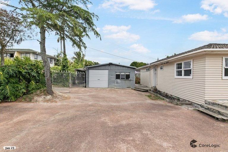 Photo of property in 106 Te Atatu Road, Te Atatu South, Auckland, 0610