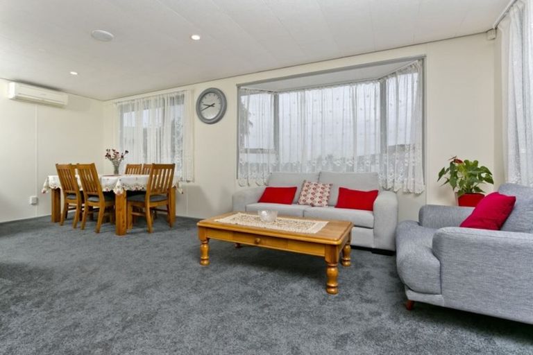 Photo of property in 13 Grenadine Place, Unsworth Heights, Auckland, 0632