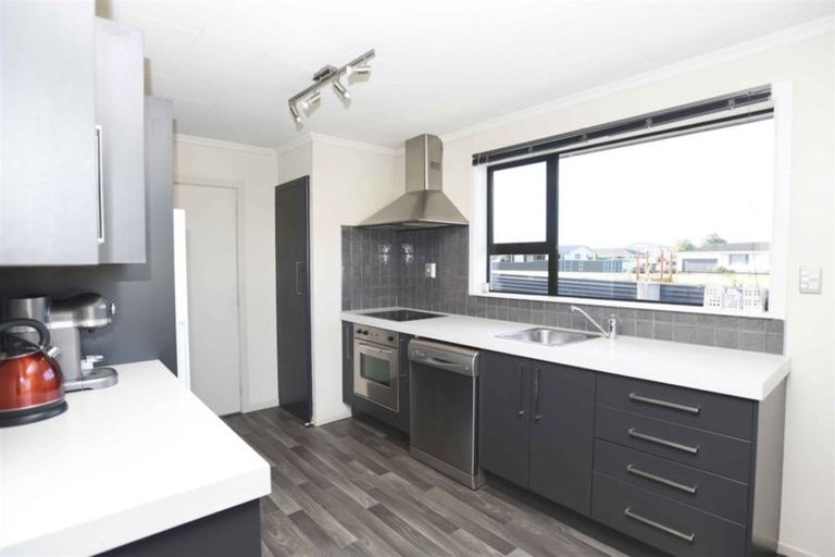 Photo of property in 52 Holloway Street, Waikiwi, Invercargill, 9810