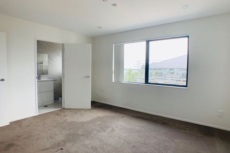 Photo of property in 14 Peony Mews, Oteha, Auckland, 0632