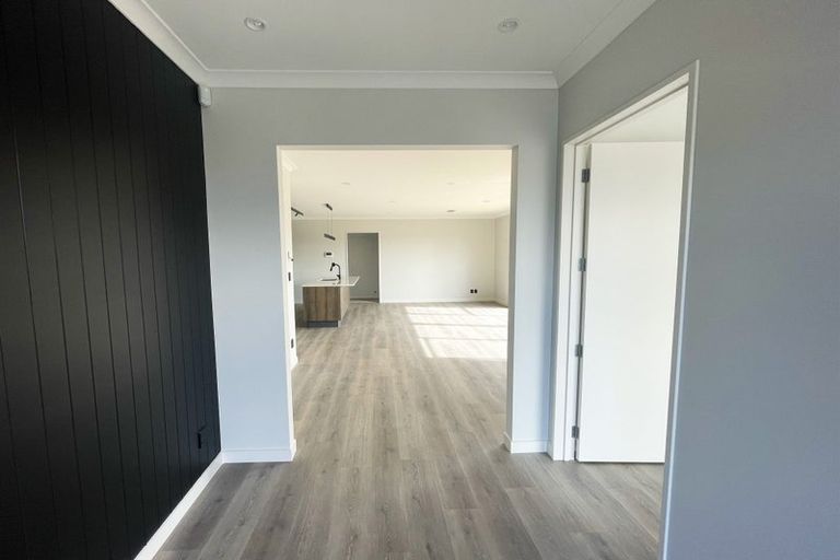 Photo of property in 31 Cara Avenue, Kumeu, 0810