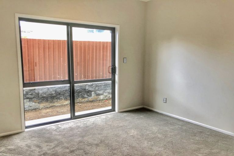 Photo of property in 22 Lisa Rise, Half Moon Bay, Auckland, 2012