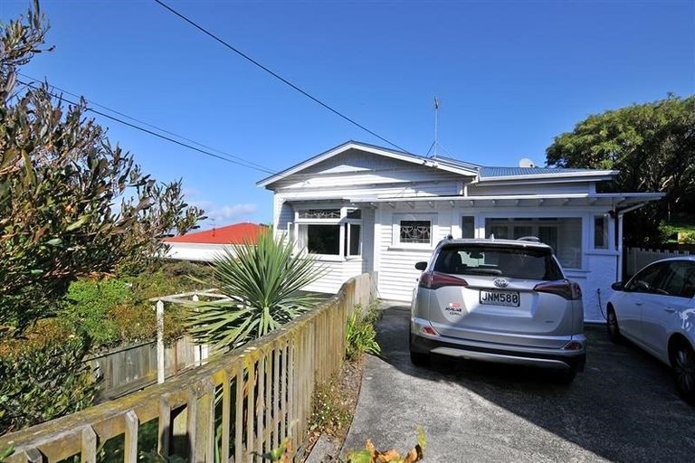 Photo of property in 35 Dorking Road, Brooklyn, Wellington, 6021
