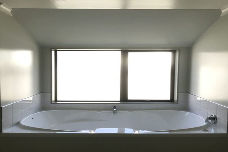 Photo of property in 17a Raumati Terrace, Khandallah, Wellington, 6035