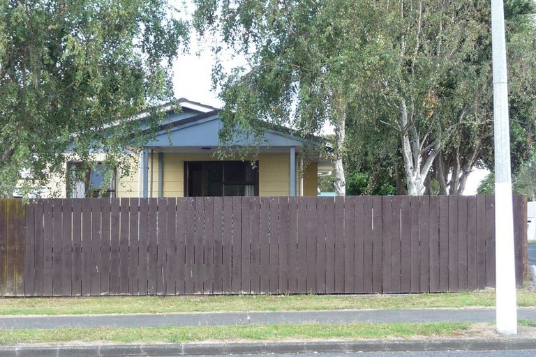 Photo of property in 2/10 Burundi Avenue, Clendon Park, Auckland, 2103