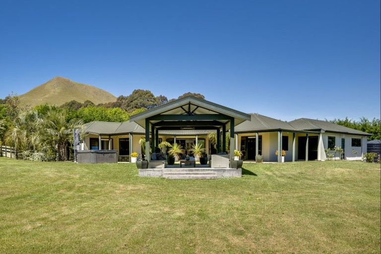 Photo of property in 100 Cohrs Road, Poukawa, Hastings, 4178