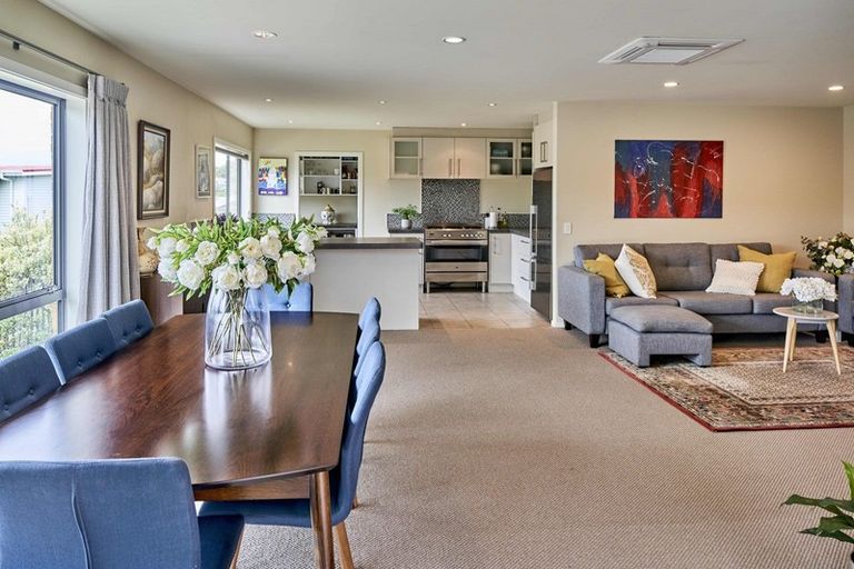 Photo of property in 4 Sunflower Close, Camborne, Porirua, 5026