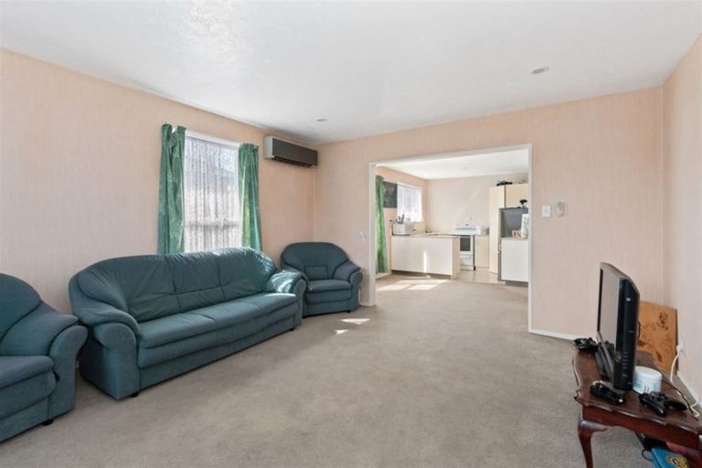 Photo of property in 2/38a Richill Street, Belfast, Christchurch, 8051