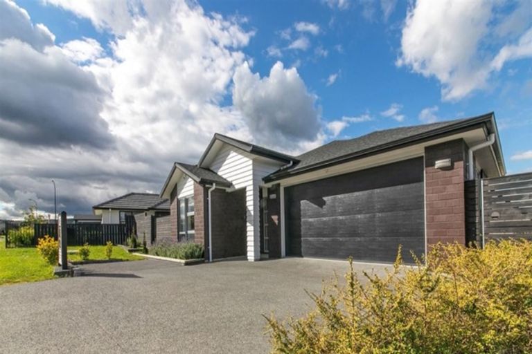 Photo of property in 21 Pohutukawa Parade, Riverhead, 0820