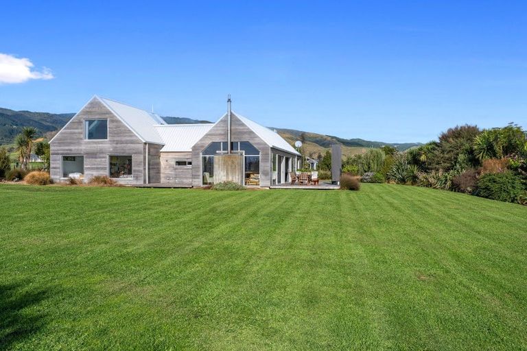 Photo of property in 48 Mountain View Drive, Manakau, Otaki, 5583