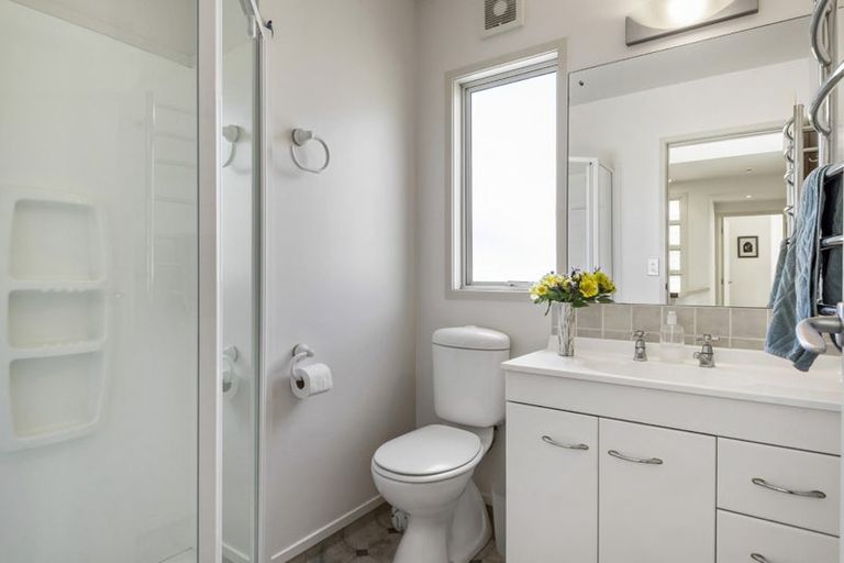 Photo of property in 38 Saddleback Rise, Murrays Bay, Auckland, 0630