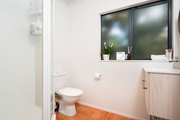 Photo of property in 12 Opanuku Road, Henderson Valley, Auckland, 0612