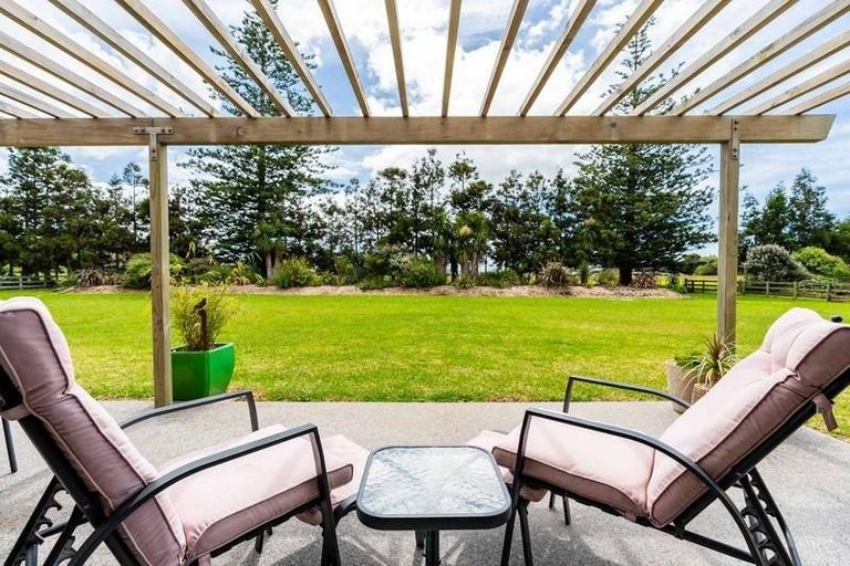 Photo of property in 25 Johnson Point Road, Waipu, 0582