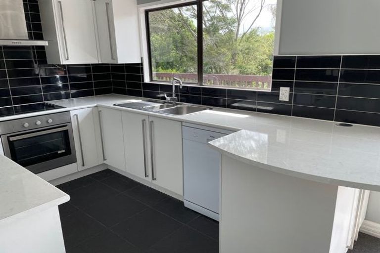 Photo of property in 104 Spinella Drive, Bayview, Auckland, 0629