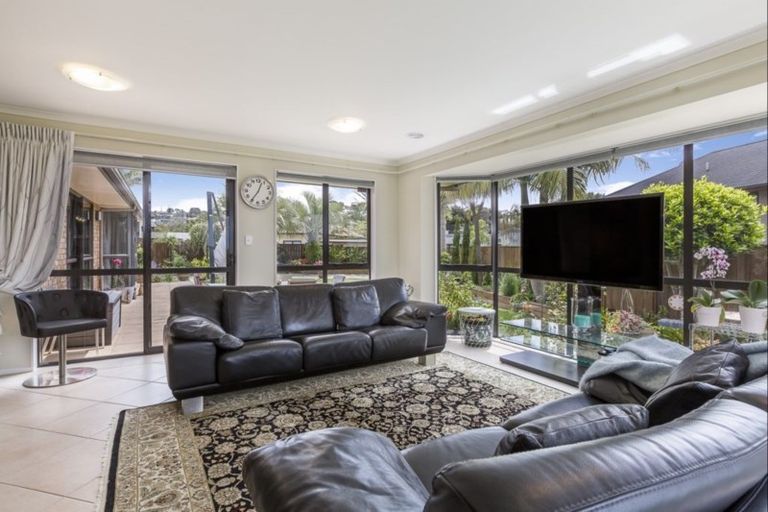 Photo of property in 1 The Ritz, Orewa, 0931