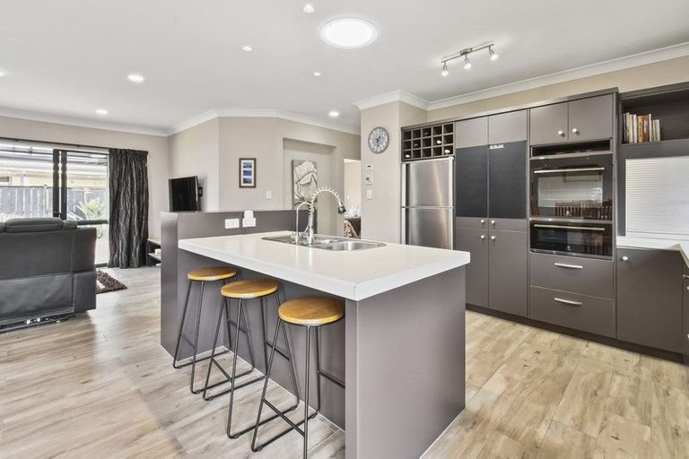 Photo of property in 25 Girvan Terrace, Wattle Downs, Auckland, 2103