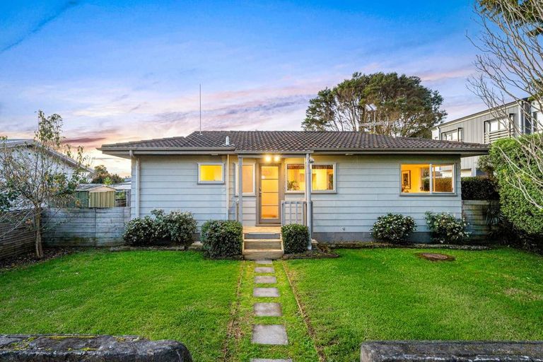 Photo of property in 2/56 Waipani Road, Te Atatu Peninsula, Auckland, 0610