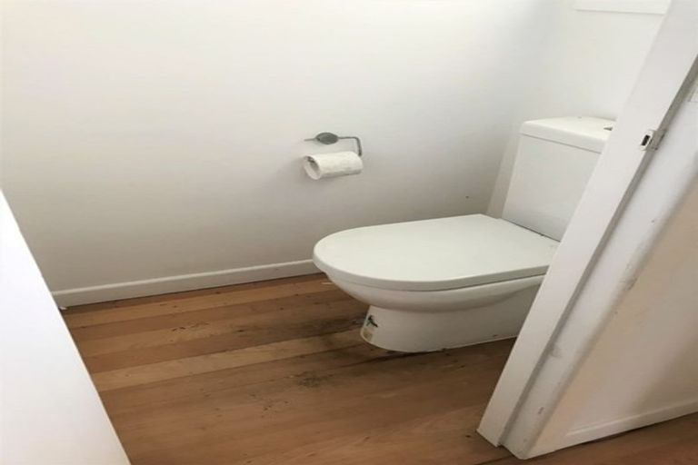 Photo of property in 9 Covil Avenue, Te Atatu South, Auckland, 0610