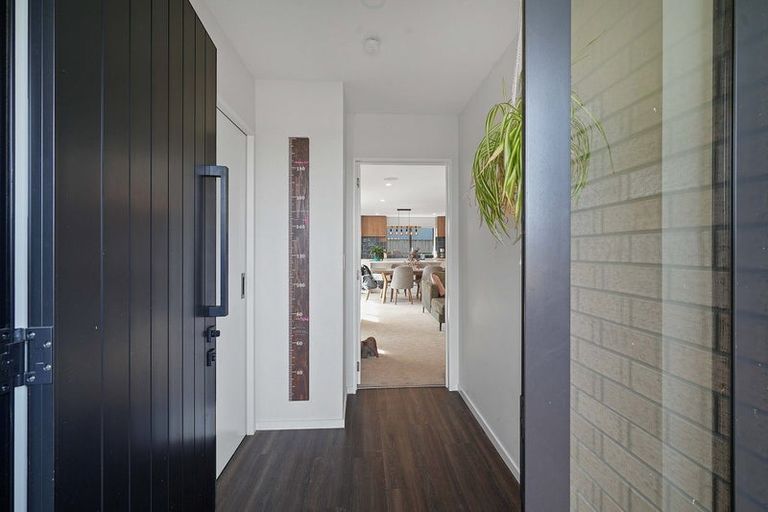 Photo of property in 19 Cressy Place, Darfield, 7510