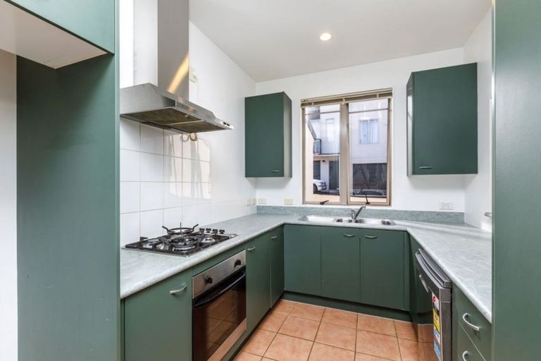 Photo of property in 2/34 Fields Parade, Oteha, Auckland, 0632