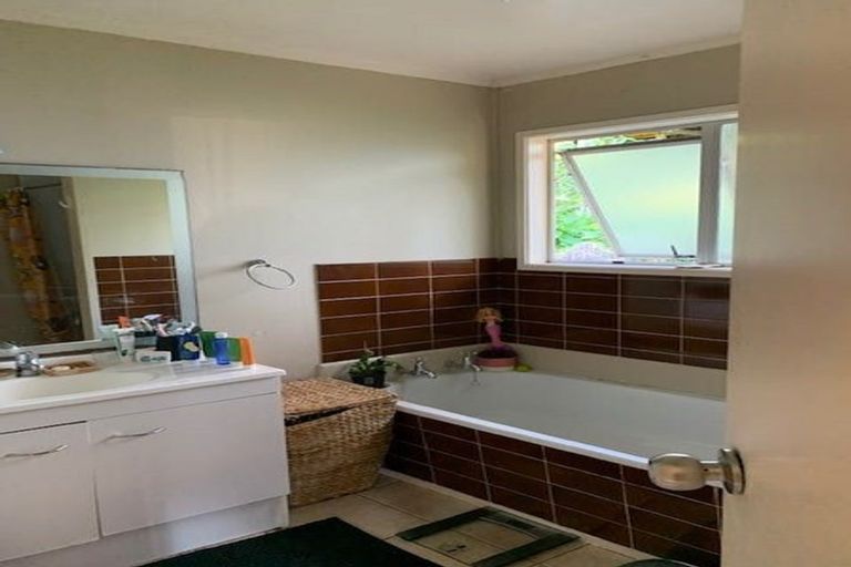 Photo of property in 10 Dakota Avenue, Beach Haven, Auckland, 0626