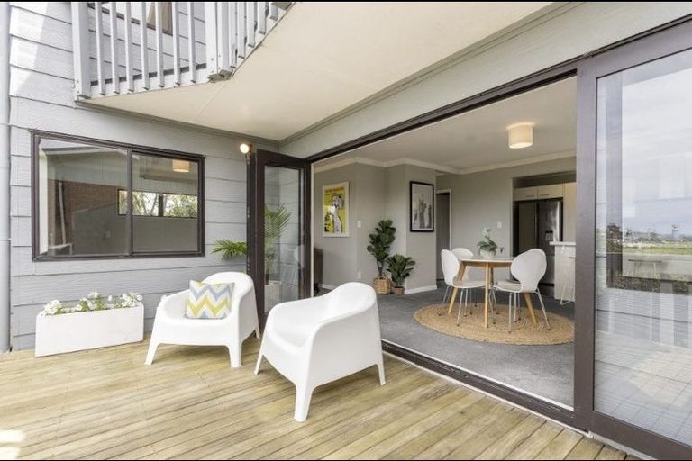 Photo of property in 2/24 Hastings Road, Mairangi Bay, Auckland, 0630