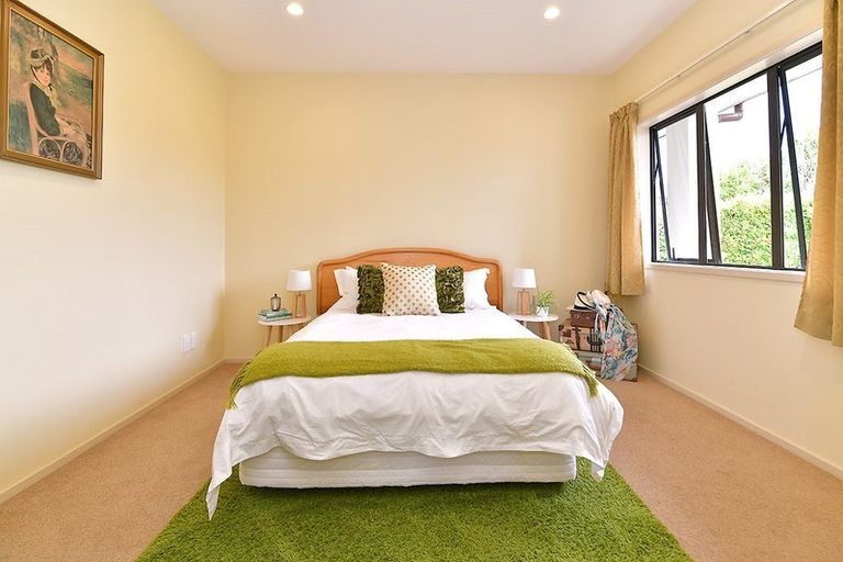 Photo of property in 15 Koraha Road, Kumeu, 0892