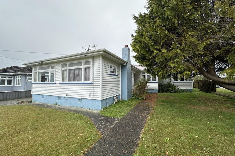 Photo of property in 72 Queenwood Road, Levin, 5510