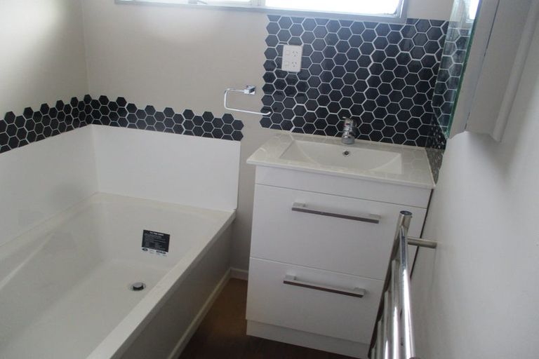 Photo of property in 32b Hartford Crescent, Totara Park, Upper Hutt, 5018