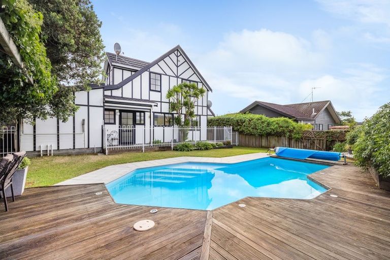 Photo of property in 129 Seaview Road, Paraparaumu Beach, Paraparaumu, 5032