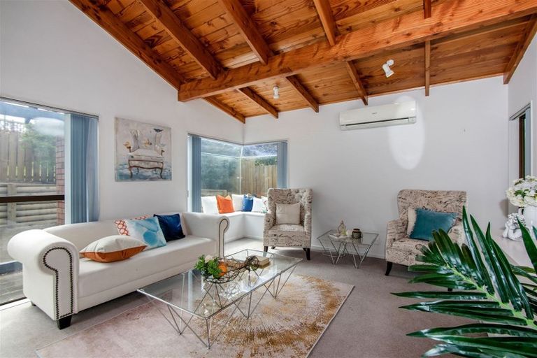 Photo of property in 1/6 Glucina Avenue, West Harbour, Auckland, 0618