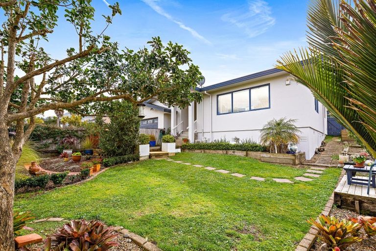 Photo of property in 27 Donald Street, Stanmore Bay, Whangaparaoa, 0932