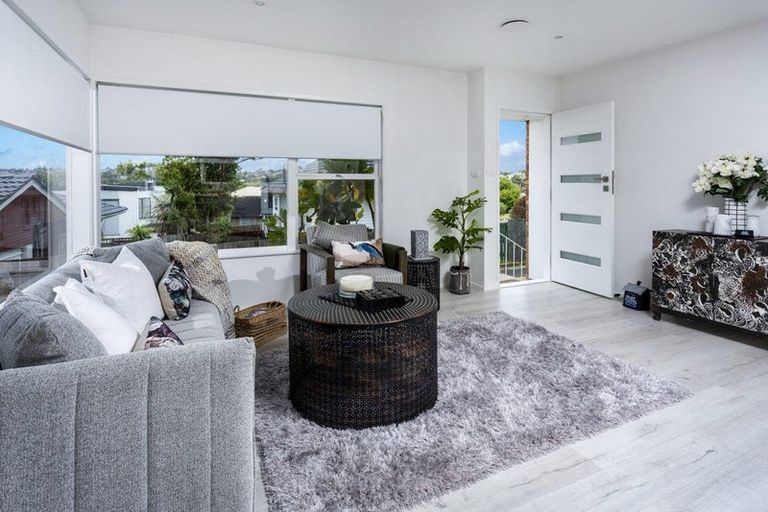 Photo of property in 2/40a Blakeborough Drive, Forrest Hill, Auckland, 0620