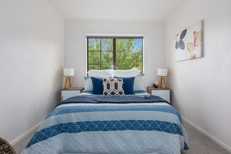 Photo of property in 64 Albatross Close, Whitby, Porirua, 5024